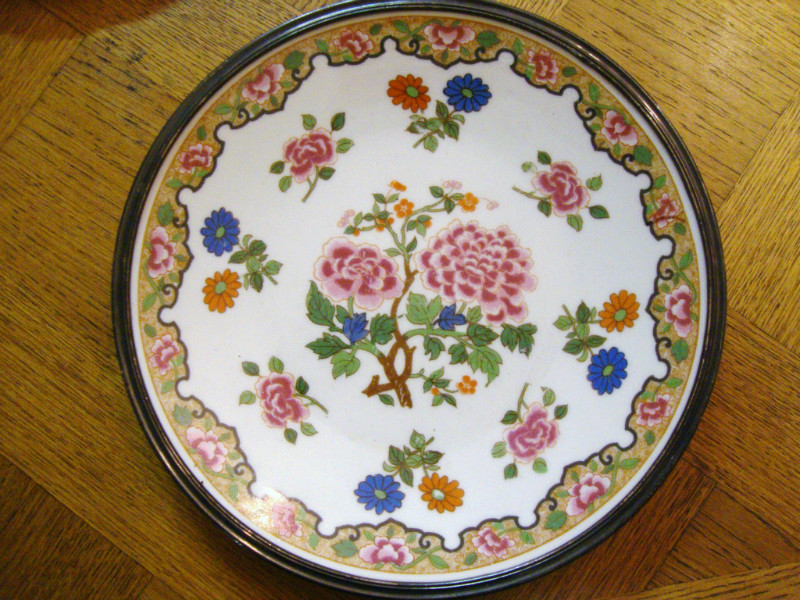 2 porcelain plates