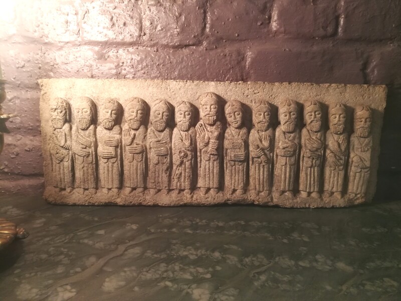 Bas-relief representing the last supper in reconstituted stone