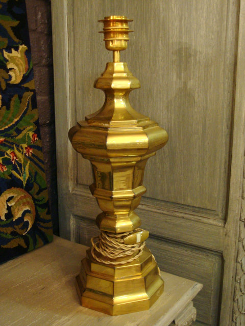 Big gilt metal foot lamp