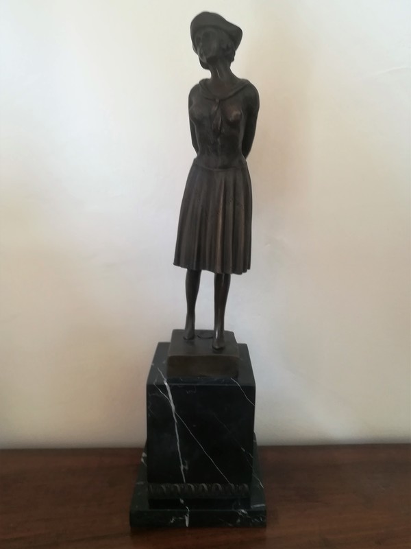 Bronze and marble base young woman according to Chiparus