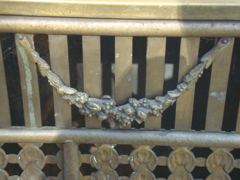 Cache radiator hammered metal