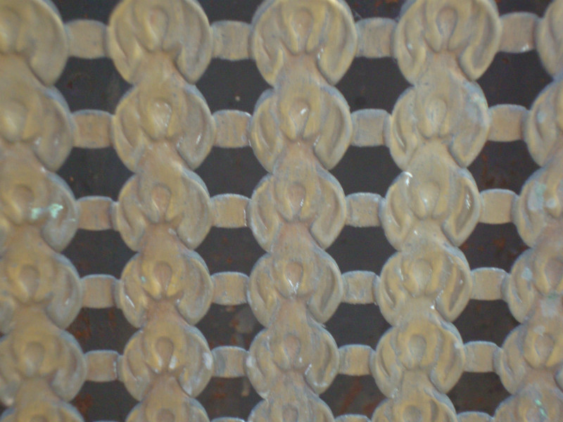 Cache radiator hammered metal