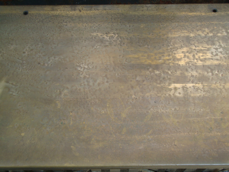 Cache radiator hammered metal