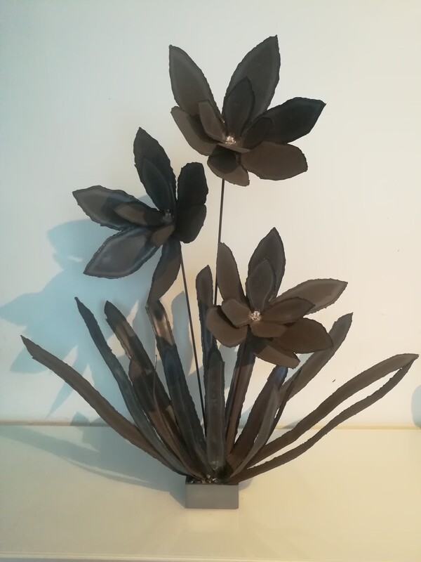 Metal floral composition on steel base