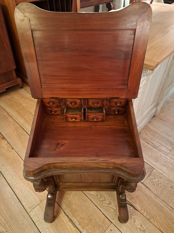 English mahogany Davenport desk