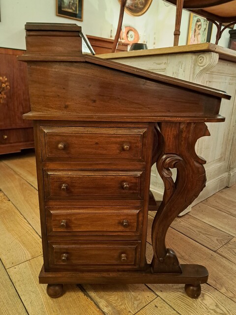 English mahogany Davenport desk