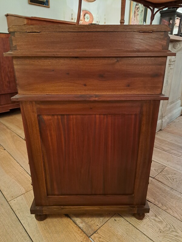 English mahogany Davenport desk