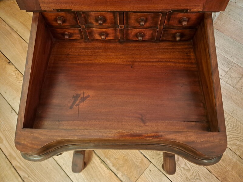 English mahogany Davenport desk