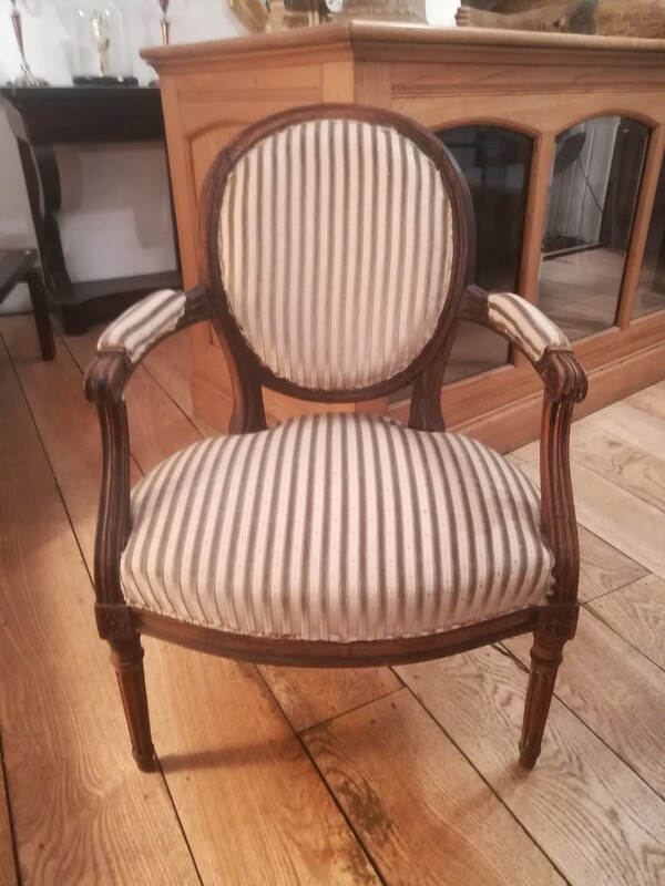 Beech wood Louis XVI style medaillon armchair