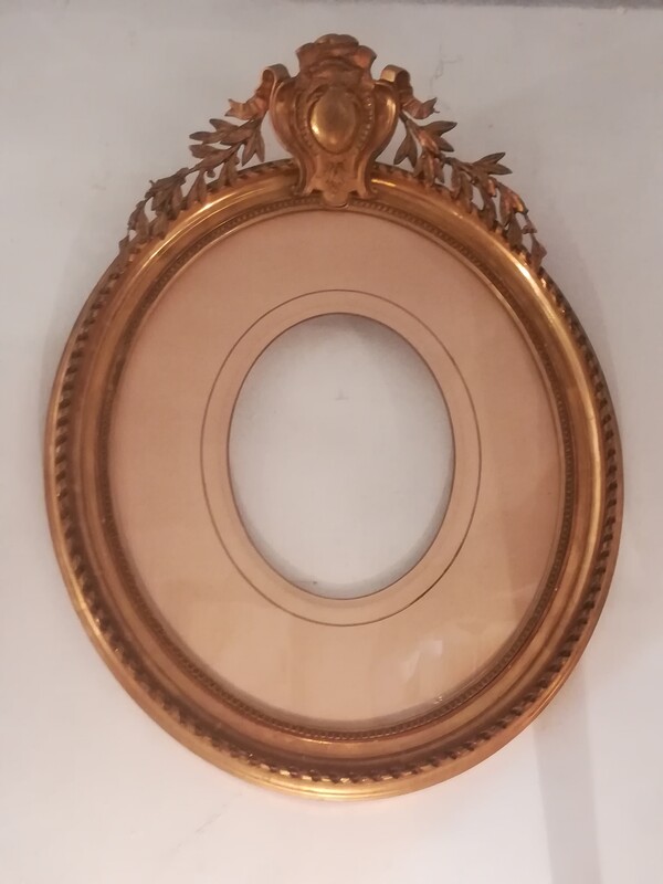 Gilded stucco and wood Napoleon III glass frame
