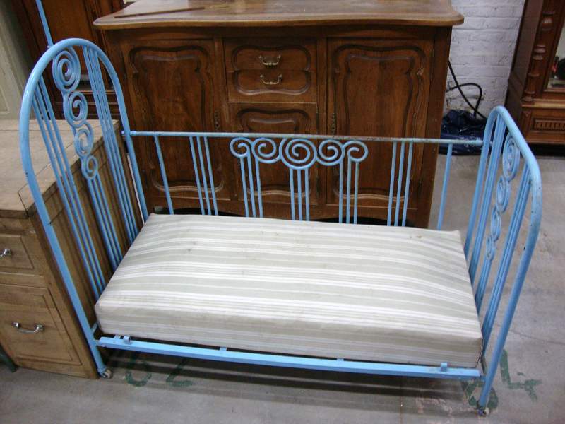 Iron wrought Art deco single bed with matress