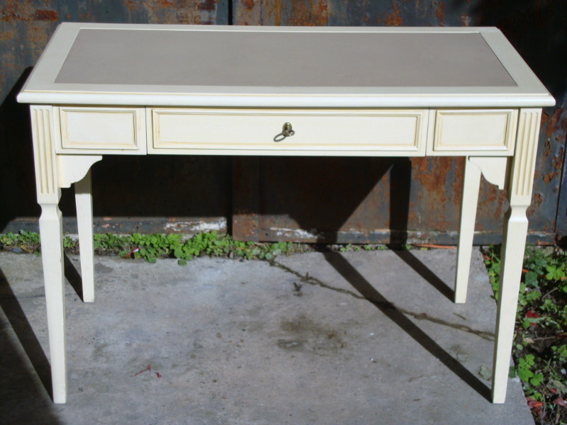 Laquered white table desk
