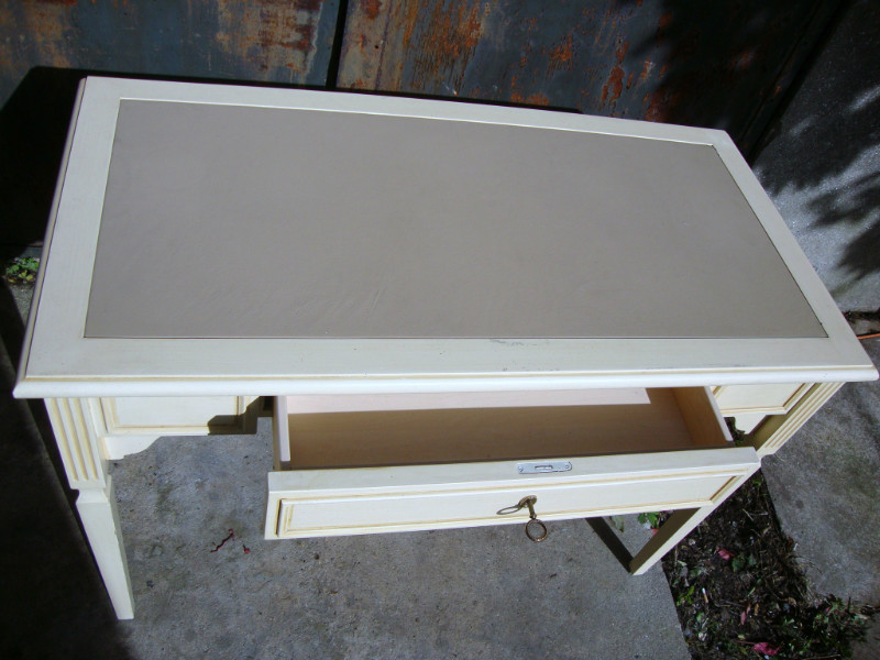 Laquered white table desk