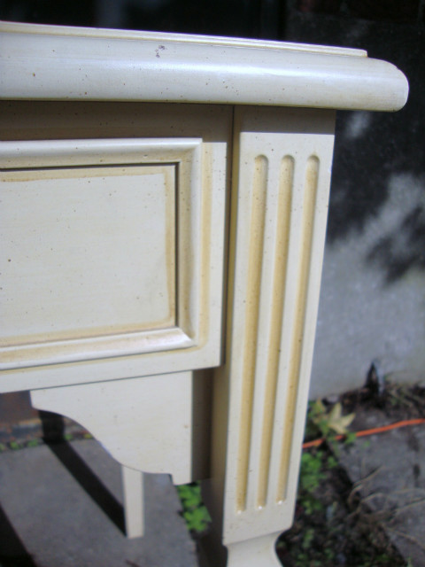 Laquered white table desk