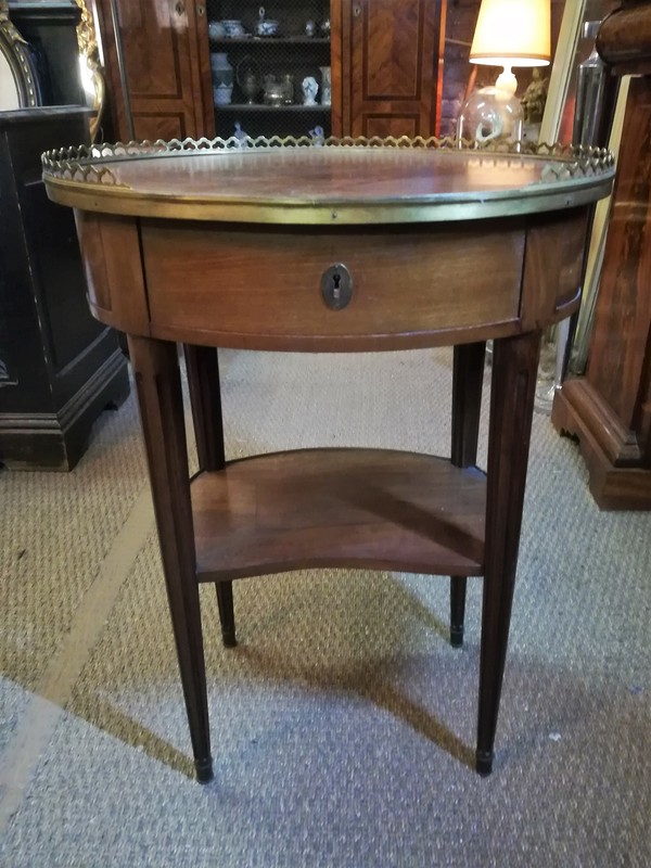 Mahogany Louis XVI style oval lounge table