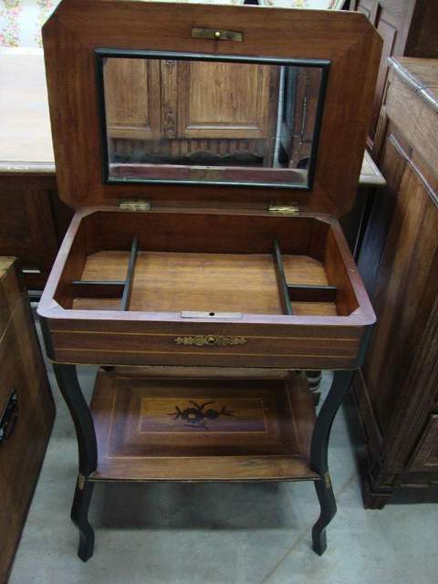 Mahogany veneered and flower marquetry working table 