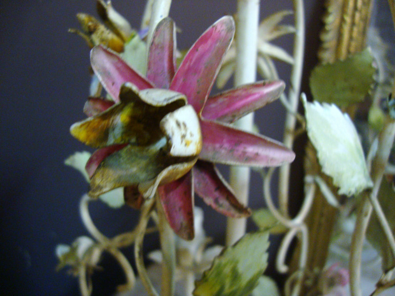 Metal painted flowers 4 lights chandelier