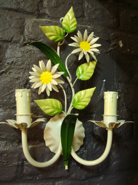 Metal painted flowers wall light