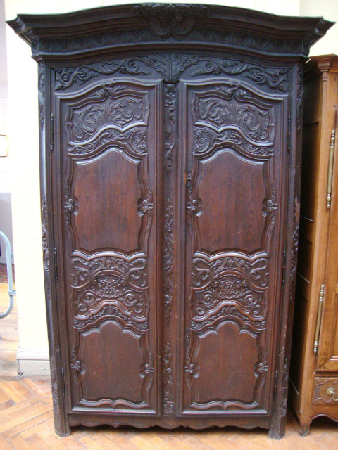 Moulded and richely sculpted Lorraine oak wardrobe 