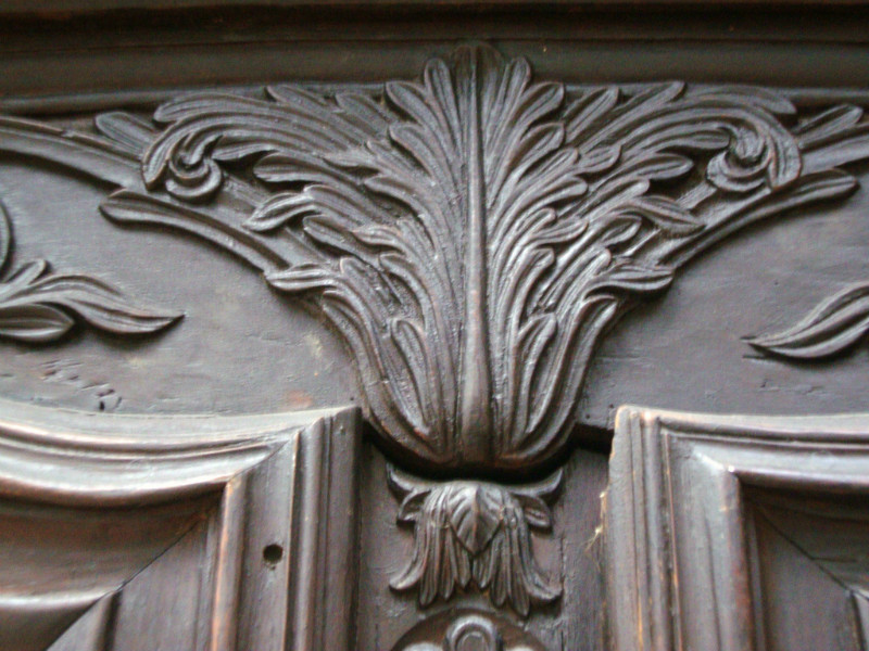 Moulded and richely sculpted Lorraine oak wardrobe 