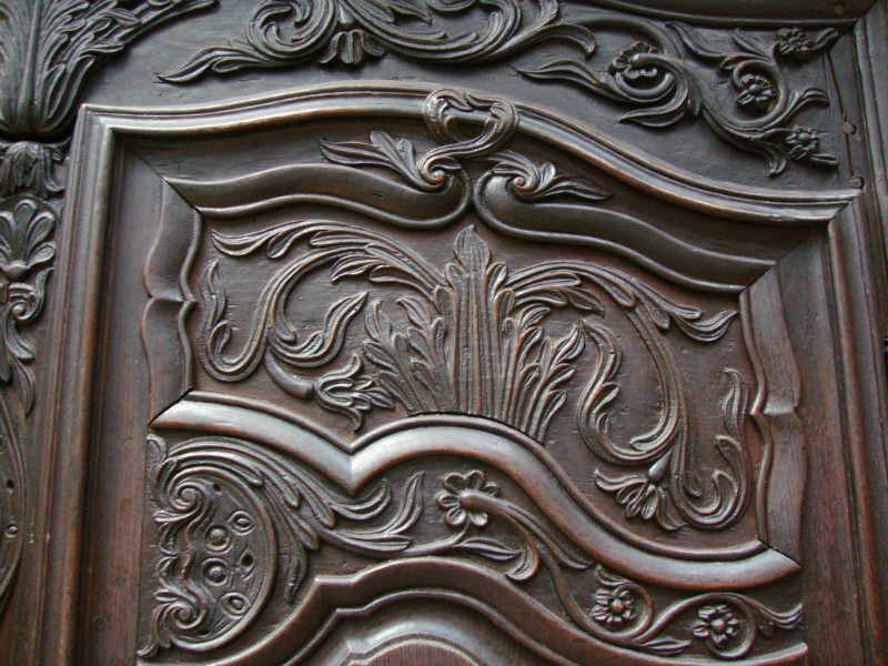 Moulded and richely sculpted Lorraine oak wardrobe 