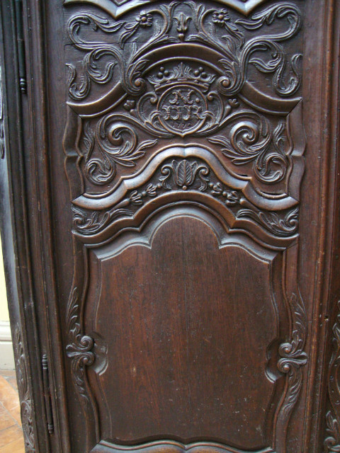Moulded and richely sculpted Lorraine oak wardrobe 