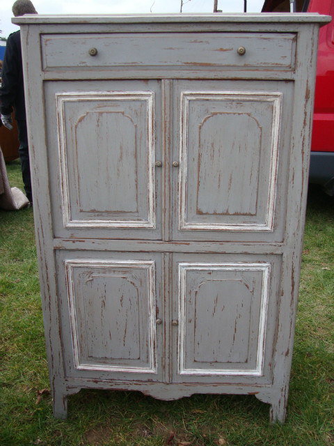 Painted corner 4 doors cupboard