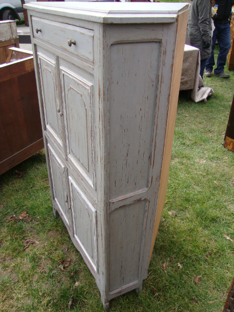 Painted corner 4 doors cupboard