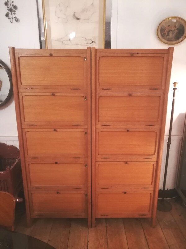 Pair of light oak clamshell columns