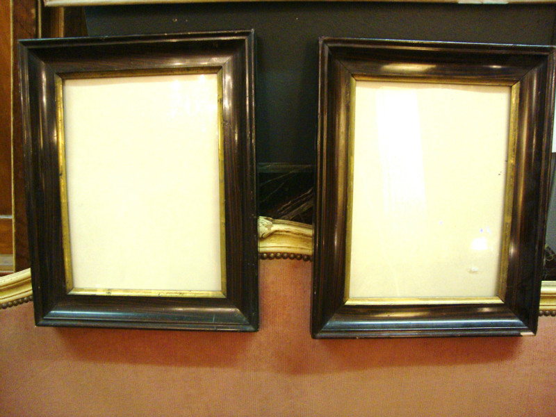 Pair of wood engravements