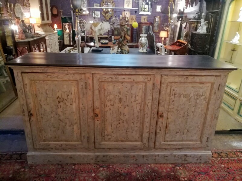 Patinated pine 3 doors dresser