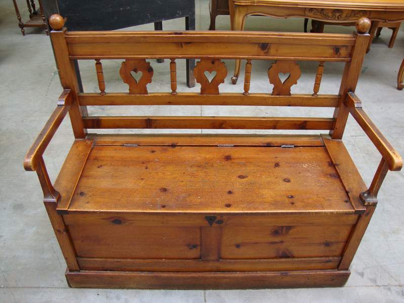 Pine bench/trunk