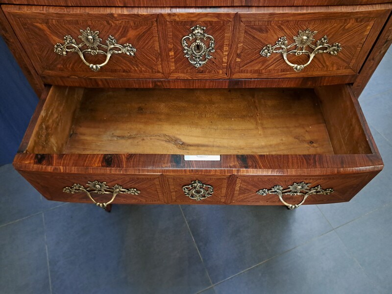 Regency style chest of drawers in rosewood with a marble top
