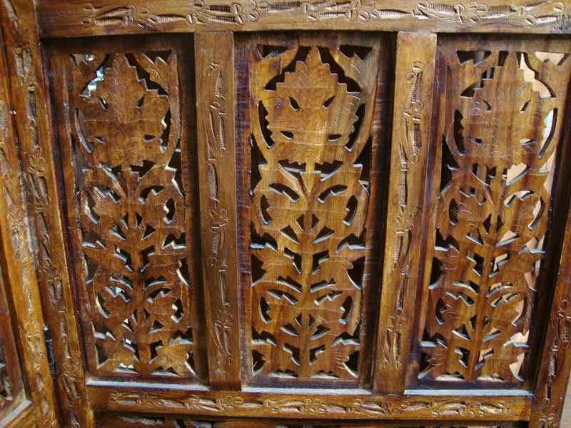 Sculpted wood screen