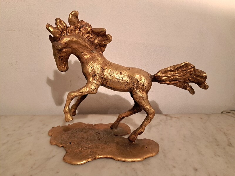 Horse sculpture in gilded bronze signed Gismondi