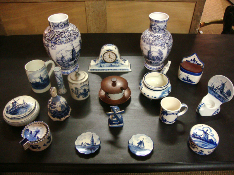 Set of 18 pieces of earthenware