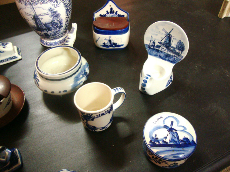 Set of 18 pieces of earthenware