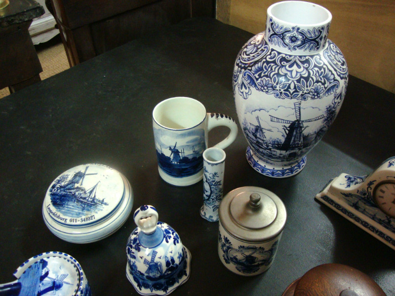 Set of 18 pieces of earthenware