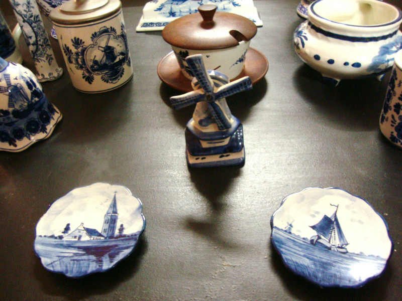 Set of 18 pieces of earthenware