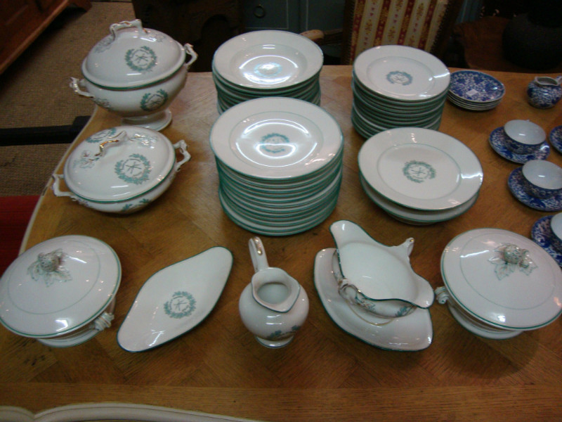 Set of Saint-Sébastien porcelain in Calais