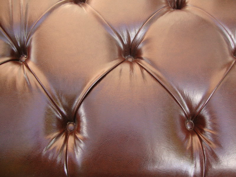 Simili leather bordeaux chesterfield bench