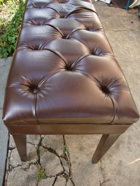 Simili leather bordeaux chesterfield bench