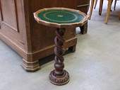 Small oak pedestal table 