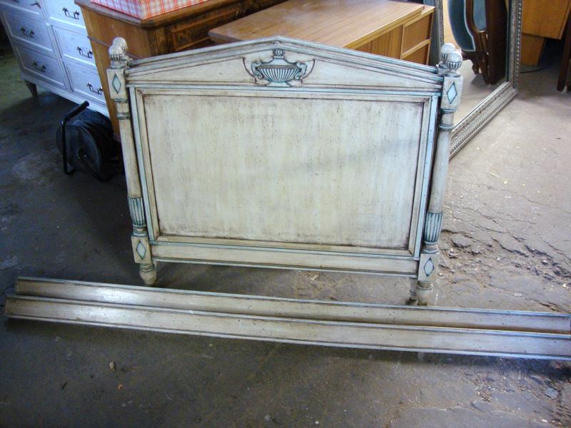 Small painted Directoire bed 
