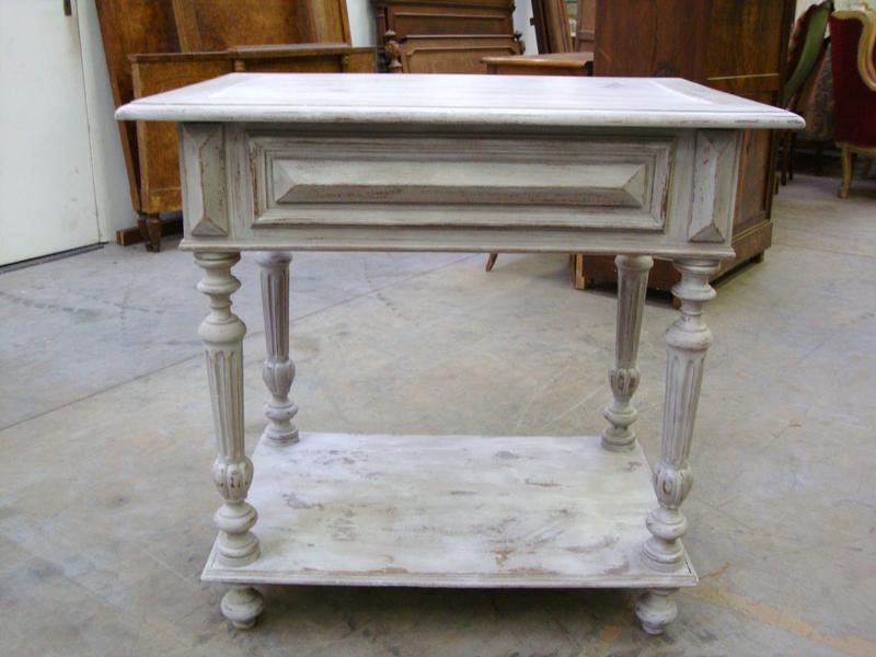 Small walnut niche table