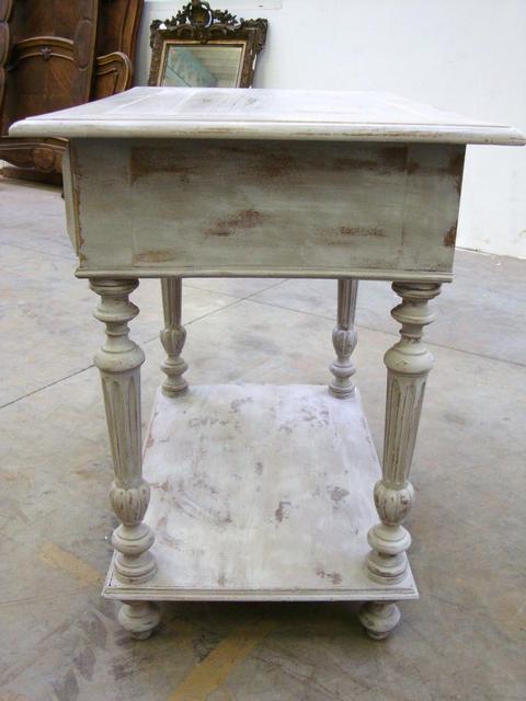 Small walnut niche table