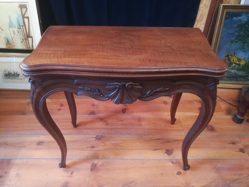 Carved walnut and felt in small dots Louis XV style game table