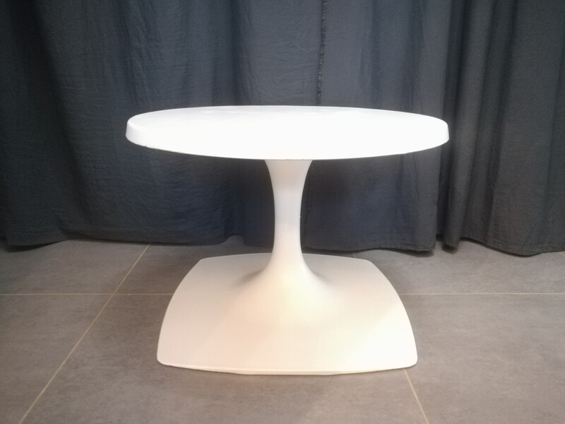 Plastic Stamp tulip coffee table