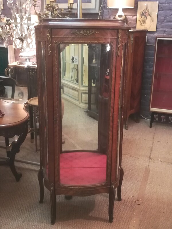 Mahogany veneer and bronze Louis XV style curved display cabinet