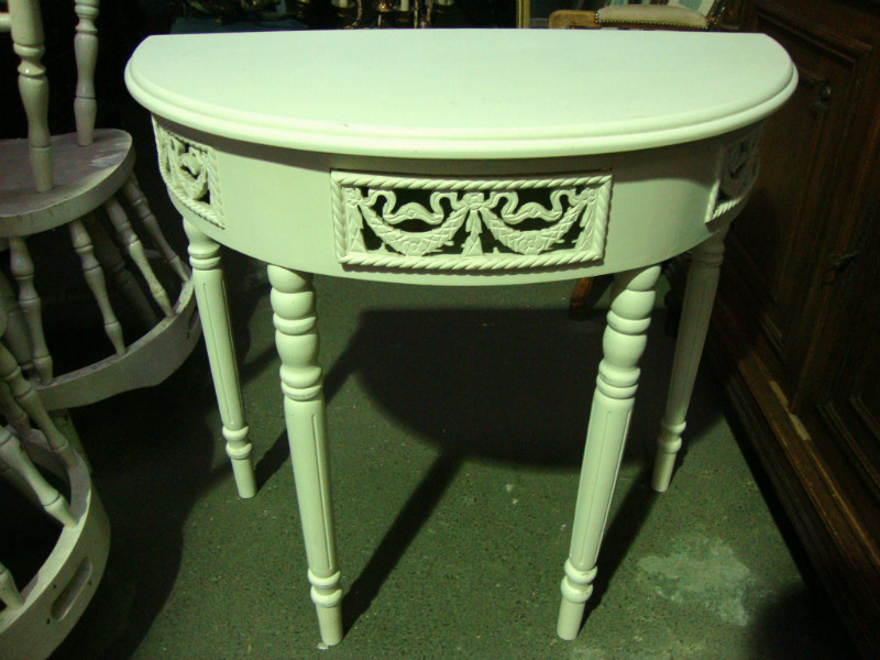 White laqued 1 drawer console